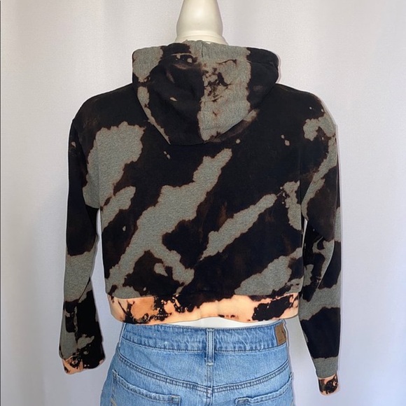 *CUSTOM REVERSE DYED CROPPED HOODIE - Picture 6 of 7